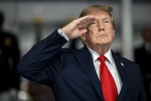 Trump pasa a la asfixia económica de Irán en un giro pragmático ante las 'midterms'