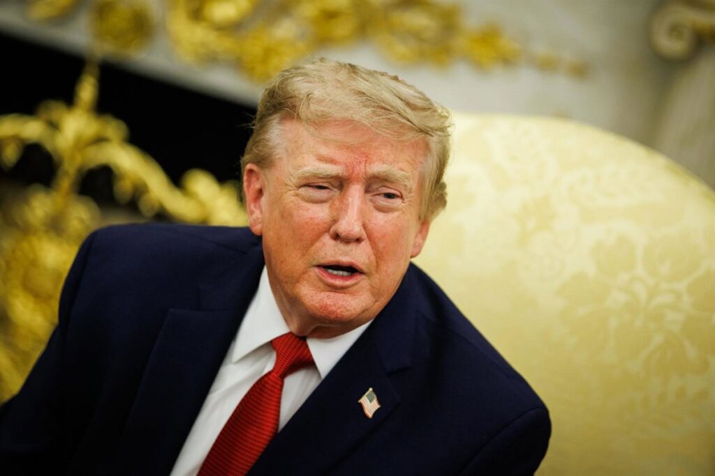Trump publica una imagen en la que declara el estrecho de Ormuz como "nuevo territorio" de EEUU