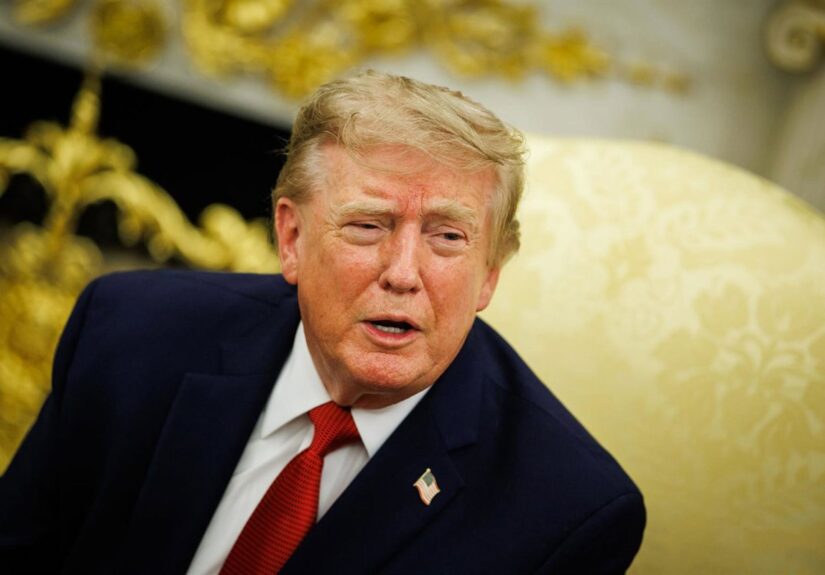 Trump publica una imagen en la que declara el estrecho de Ormuz como "nuevo territorio" de EEUU