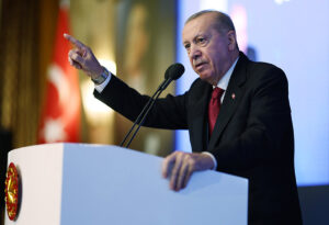 Turquía presenta ante el Parlamento una ley para suspender procesos y condenas a miembros del PKK