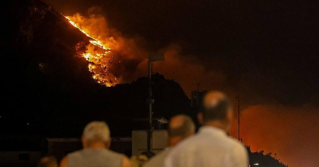 Un muerto y al menos 40 heridos en un incendio forestal en la turística ciudad de Omis (Croacia)