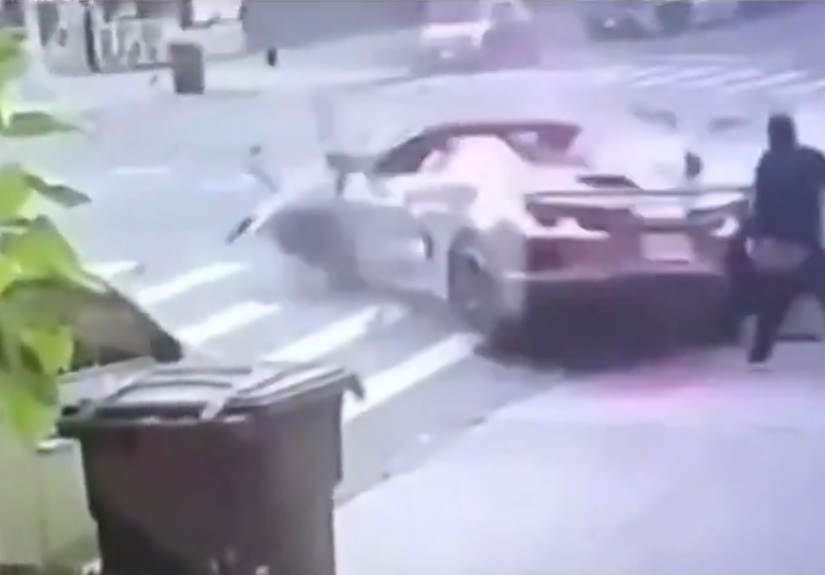 Un violento accidente de tráfico entre coches de alta gama en Nueva York envía a tres personas al hospital
