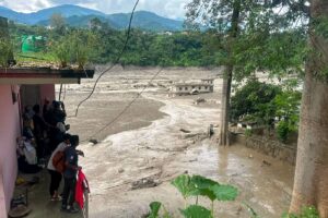 Una fuerte inundación arrasa Rasuwa (Nepal) y deja al menos 8 muertos