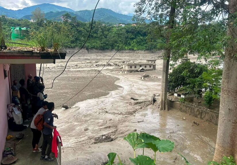 Una fuerte inundación arrasa Rasuwa (Nepal) y deja al menos 8 muertos