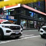 Una mujer apuñala a dos personas en Times Square de Nueva York antes de morir por tiros de la policía