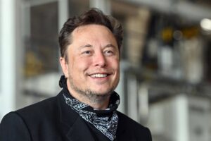 Zelenski condecora a Elon Musk con la Orden de la Libertad