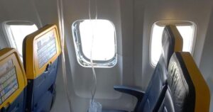 claves del informe del viajero succionado por una ventanilla de avión