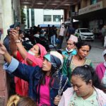 la desesperada búsqueda de los familiares de los desaparecidos en Nepal