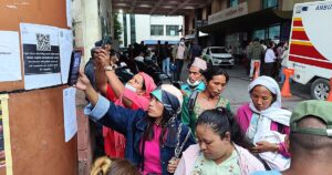 la desesperada búsqueda de los familiares de los desaparecidos en Nepal