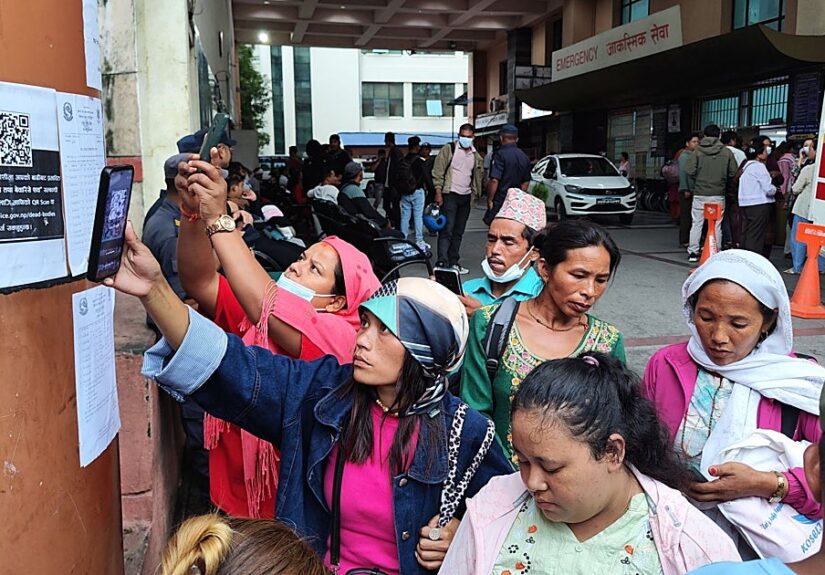 la desesperada búsqueda de los familiares de los desaparecidos en Nepal