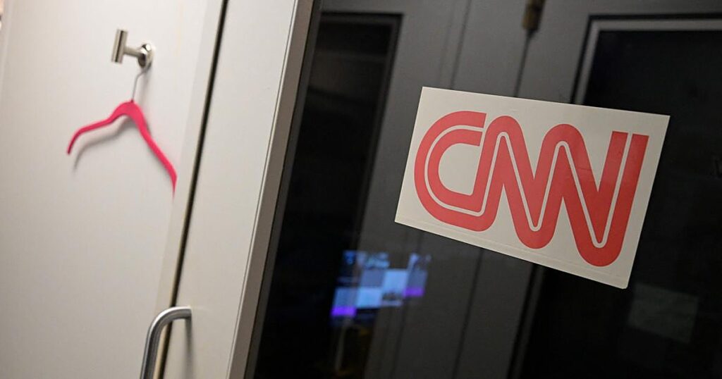 CNN, MSNOW y Politico demandan a la Administración Trump por prohibirles el acceso a la Casa Blanca