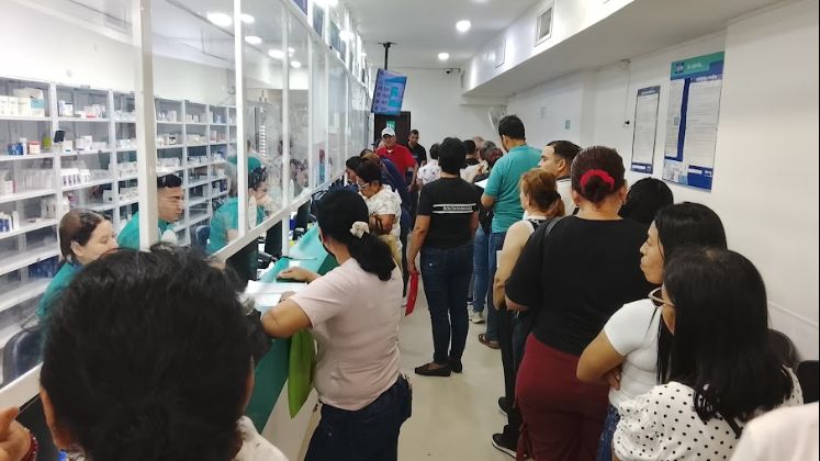 A los usuarios de Nueva EPS nadie los quiere atender por la falta de pago