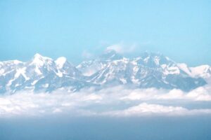 Al menos 14 desaparecidos tras una avalancha en el Himalaya