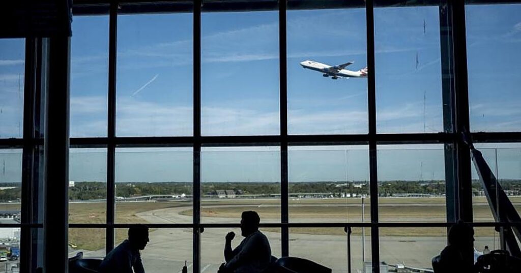 Al menos 625 vuelos cancelados en Reino Unido por un fallo técnico en el control del tráfico aéreo