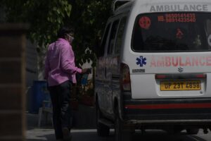 Al menos cinco muertos por el derrumbe de un edificio en Delhi (India)