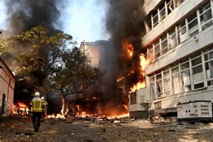 Al menos dos muertos, incluido un niño, en un nuevo ataque ruso con misiles y drones contra Kiev (Ucrania)