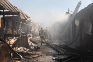 Al menos dos muertos y siete heridos en ataques de Rusia contra Kiev tras vencer la orden de suspensión por tres días