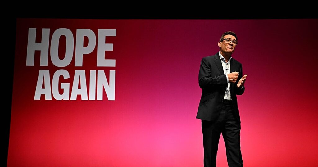 Andy Burnham afirma que el Brexit «ha hecho más daño que bien» y promete redefinir la relación del Reino Unido con la UE