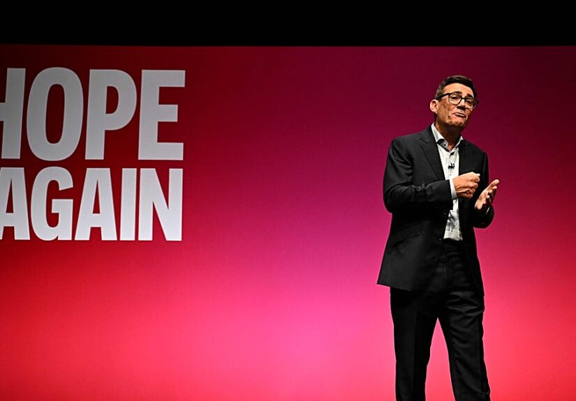 Andy Burnham afirma que el Brexit «ha hecho más daño que bien» y promete redefinir la relación del Reino Unido con la UE