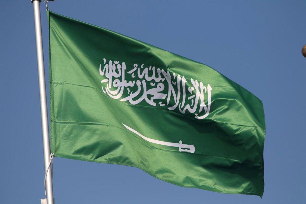 Arabia Saudí anuncia el cierre temporal del oleoducto Este-Oeste