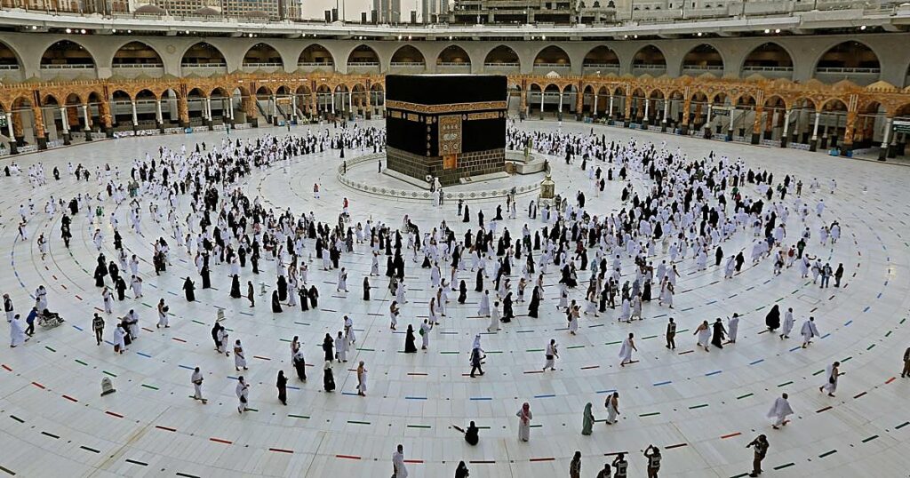 Arabia Saudía acusa a los hutíes de atacar La Meca y los rebeldes lo niegan