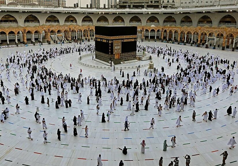 Arabia Saudía acusa a los hutíes de atacar La Meca y los rebeldes lo niegan