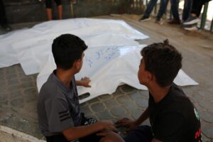 Ascienden a casi 1.370 los palestinos muertos por ataques de Israel contra Gaza pese al alto el fuego