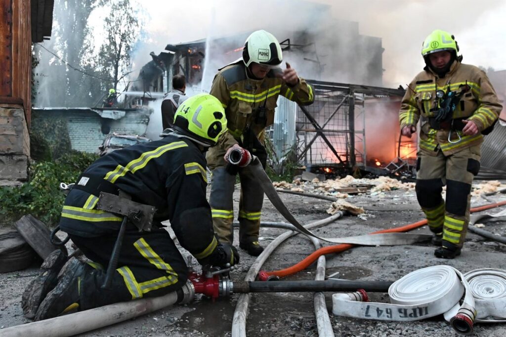 Ascienden a cuatro los muertos por el ataque ruso de este sábado sobre la región de Kiev