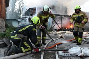 Ascienden a cuatro los muertos por el ataque ruso de este sábado sobre la región de Kiev