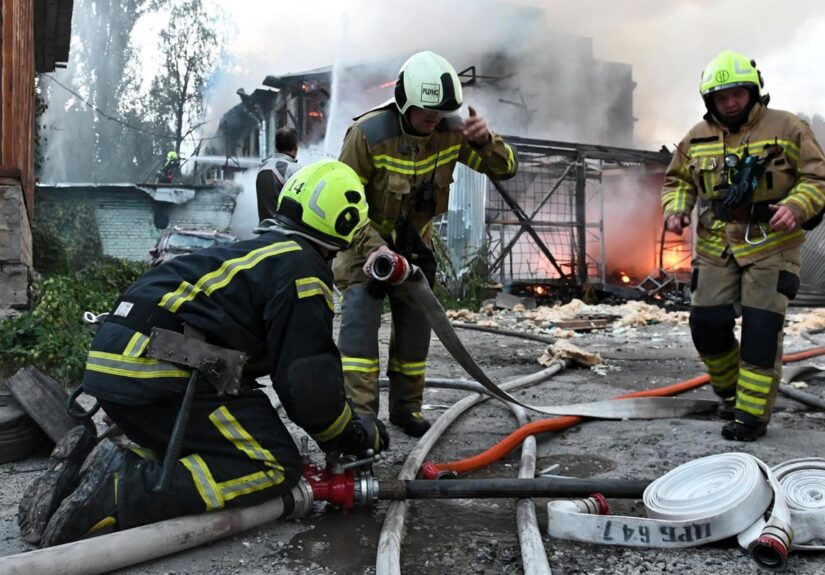 Ascienden a cuatro los muertos por el ataque ruso de este sábado sobre la región de Kiev