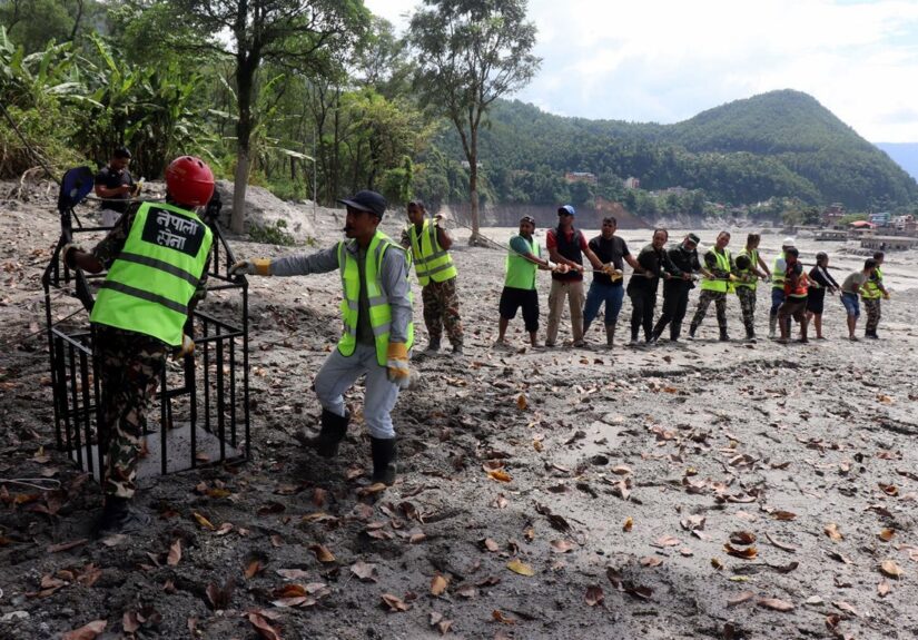 Ascienden a más de mil los muertos por la riada en la frontera de Nepal con China, que deja unos 3.900 desaparecidos