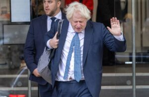Boris Johnson y Carl Bildt viajaban en el tren anterior al atacado por un dron ruso en Ucrania