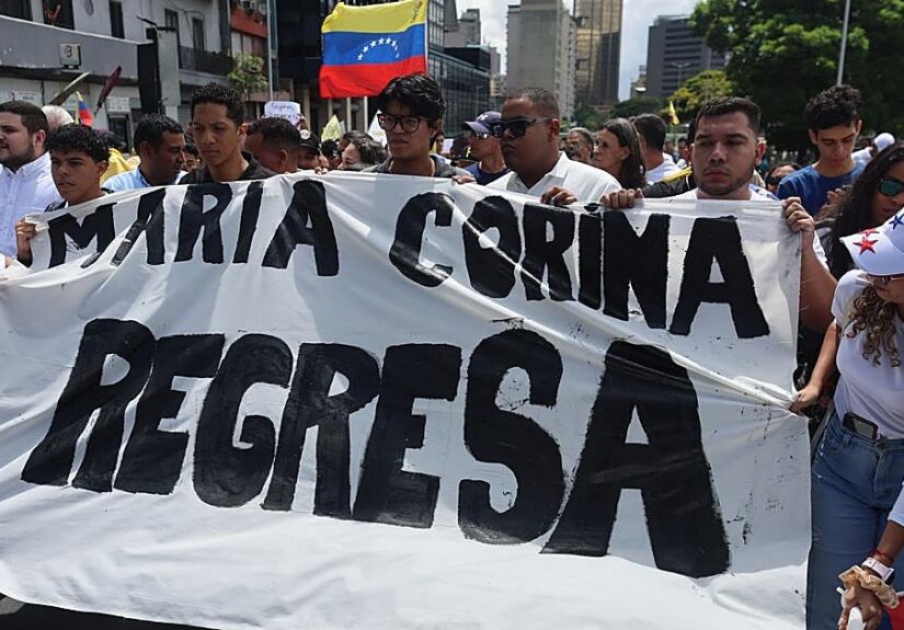 Cientos de venezolanos salen a la calle para pedir la vuelta de María Corina Machado