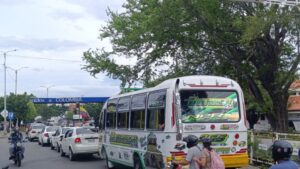 Controles a vehículos venezolanos tensionan el comercio binacional en Cúcuta