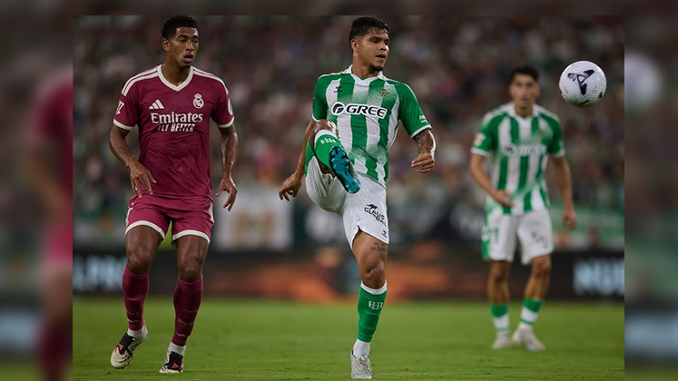 Cucho Hernández y Deossa van por su debut en la Champions con el Betis
