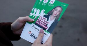 Delegados electorales del partido opositor Yabloko son citados a alistarse el día de las legislativas en Rusia