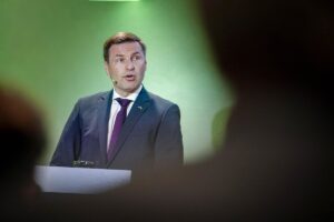 Dimite el ministro de Defensa de Estonia tras un escándalo por la adquisición de munición destinada a Ucrania