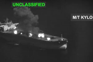 EEUU destruye tres petroleros iraníes en represalia a un ataque contra dos buques de guerra