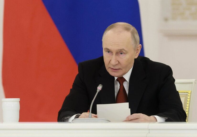 El Kremlin "no descarta" un reinicio en octubre de las conversaciones trilaterales con EEUU y Ucrania