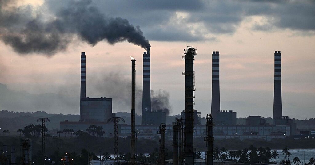 El acuerdo petrolero de Trump evidencia que pocos se fían del persistente chavismo