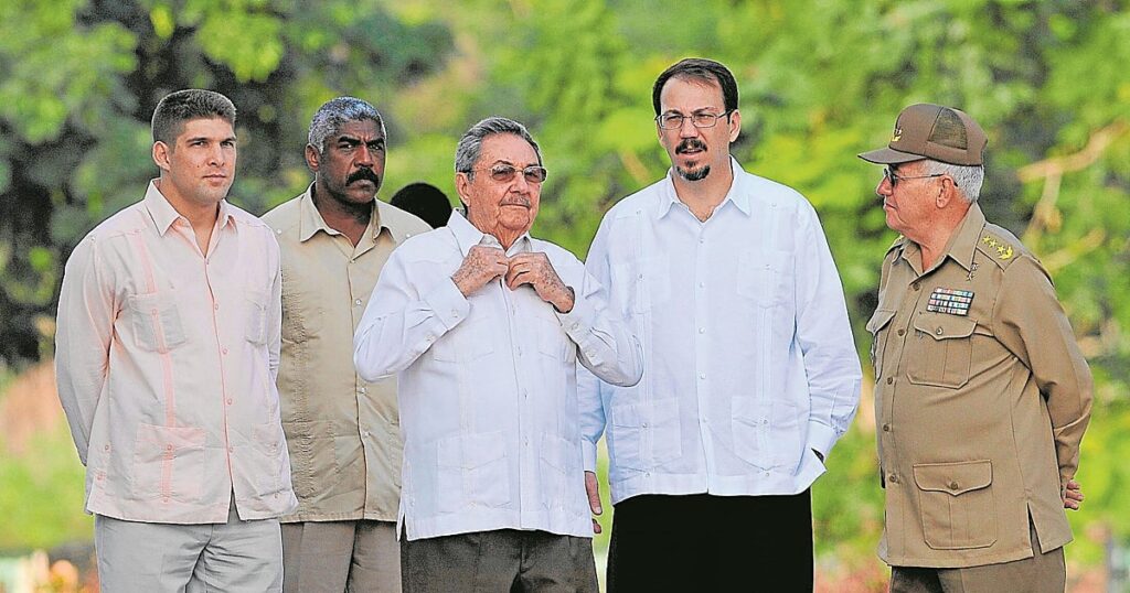 El auge del nieto de Raúl Castro remarca el mal americano de solo fiarse de la familia