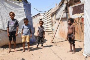 El número de desplazados en Yemen se duplica tras la ofensiva hutí en el suroeste del país