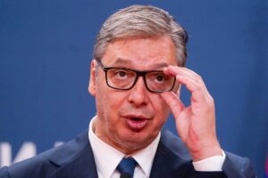 El presidente de Serbia disuelve el Parlamento y convoca elecciones legislativas el 25 de octubre