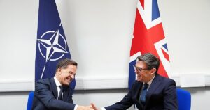 El primer ministro británico le promete a Rutte un aumento en defensa del 16%