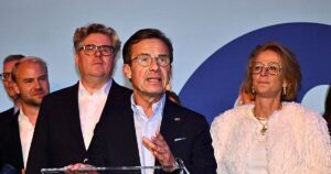 El primer ministro conservador de Suecia intenta captar al Partido del Centro para repetir gobierno