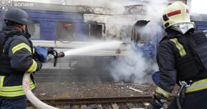 Evacúan el tren en el que viajaba Boris Johnson tras el ataque de un dron ruso a un convoy ucraniano en la frontera con Polonia