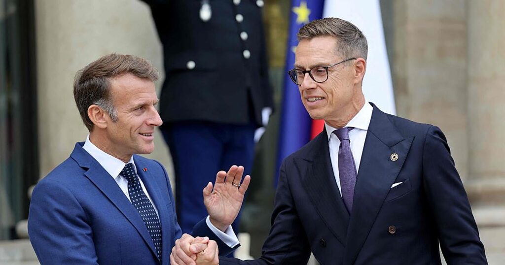 Finlandia se adhiere a la iniciativa de Macron de crear un arsenal nuclear frente a la amenaza rusa