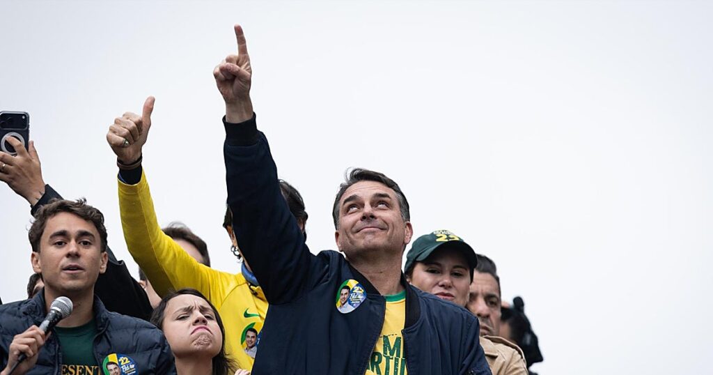 Flavio Bolsonaro asegura que derrotará a Lula en las elecciones de Brasil gracias a la «providencia divina»