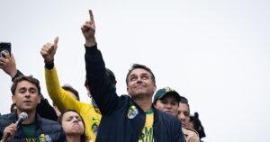 Flavio Bolsonaro asegura que derrotará a Lula en las elecciones de Brasil gracias a la «providencia divina»