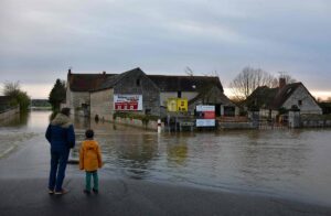 Francia declara la alerta roja en el sur del país por peligro de inundaciones